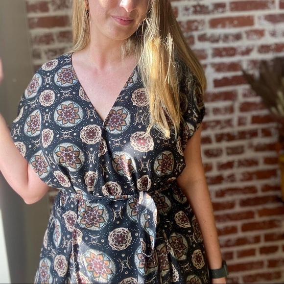 Entro Dress - Picture 5 of 7